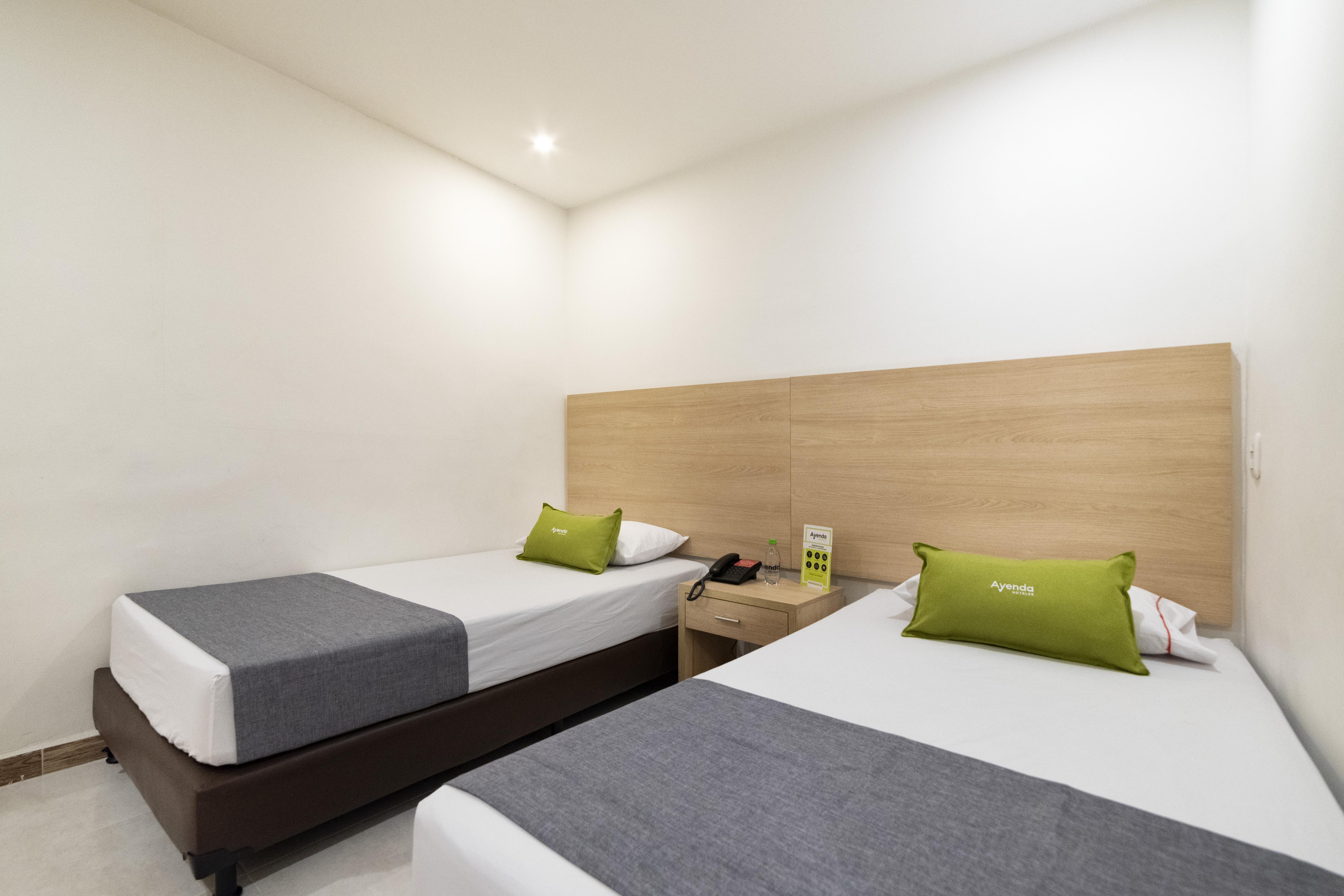 Ayenda 1238 Nuevo Colombia Hotel Меделин Екстериор снимка