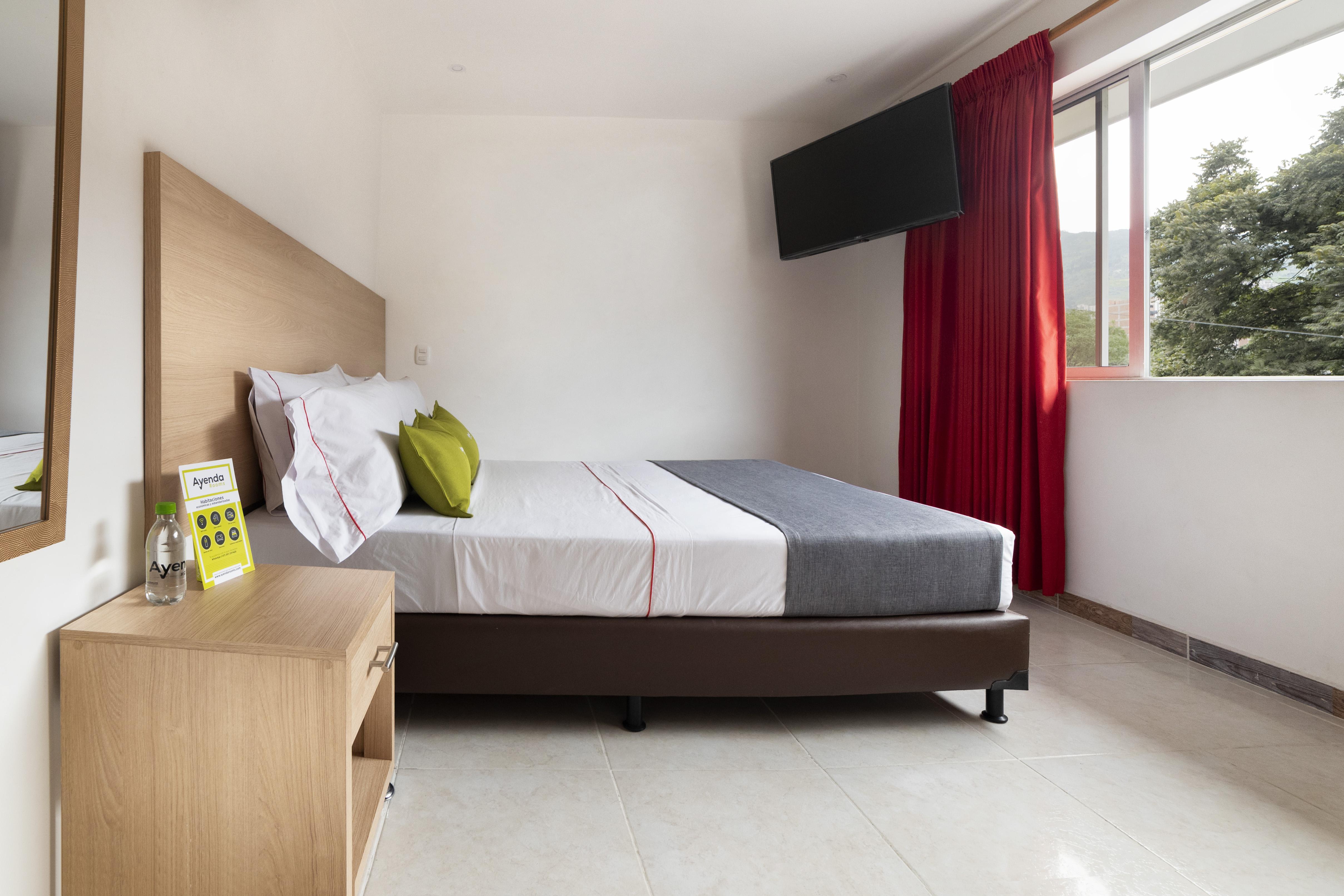 Ayenda 1238 Nuevo Colombia Hotel Меделин Екстериор снимка
