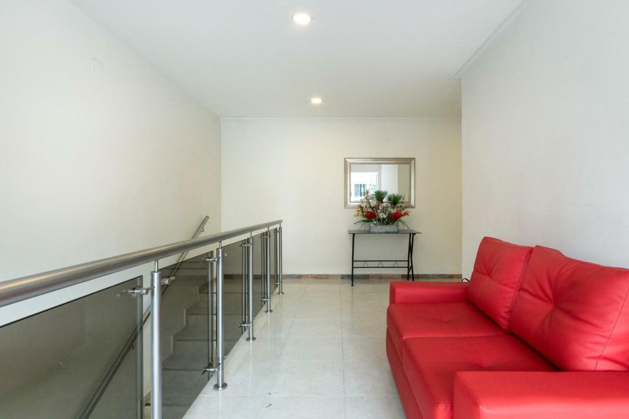 Ayenda 1238 Nuevo Colombia Hotel Меделин Екстериор снимка