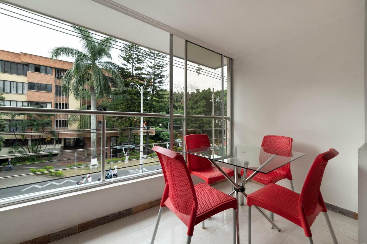 Ayenda 1238 Nuevo Colombia Hotel Меделин Екстериор снимка